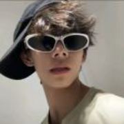 带渔夫帽的酷盖